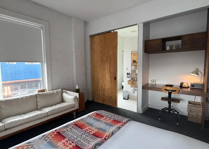 Deluxe  Private Bathroom King Room